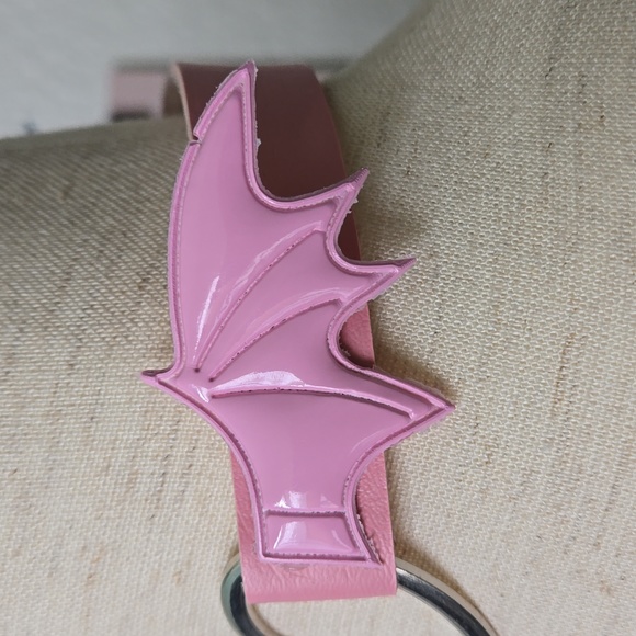 Cute Batwings Heart Faux Leather Choker in Pink, NWT - Picture 7 of 13